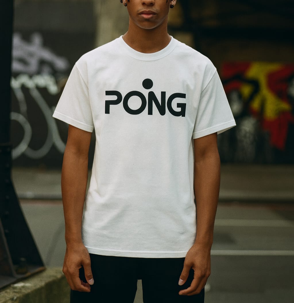 T-Shirt Estampa "PONG." Minimalista